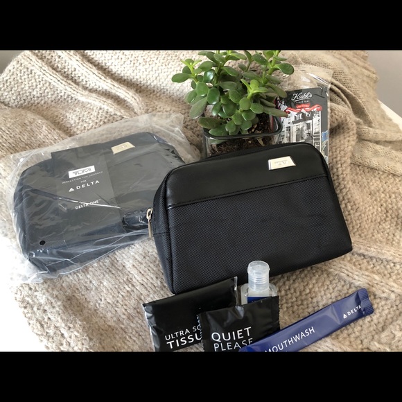 tumi toiletry bag sale